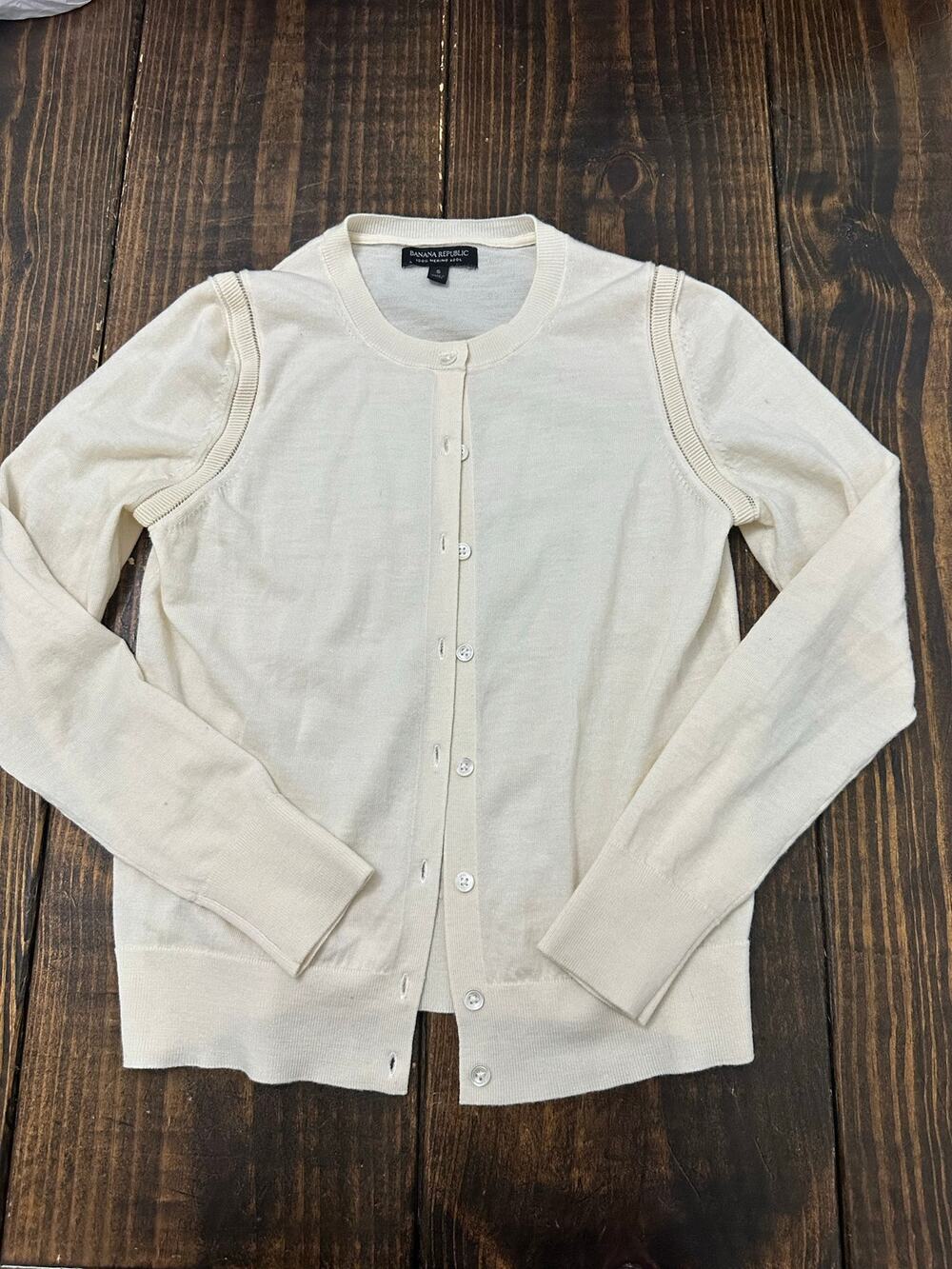 Banana Republic cardigan 100% wool size S